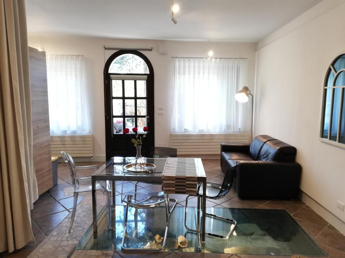 Residence Teatro Romano Триест Экстерьер фото